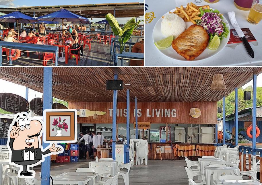 Dê uma olhada a imagem ilustrando interior e comida no Abaré SUP and FOOD