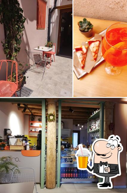 Goditi qualcosa da bere a Myra