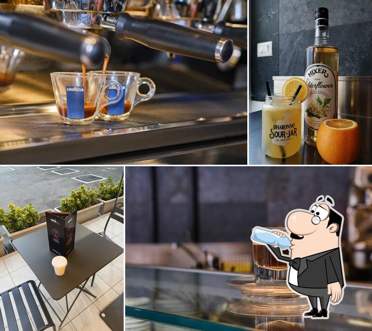 Prenditi un drink dal menu