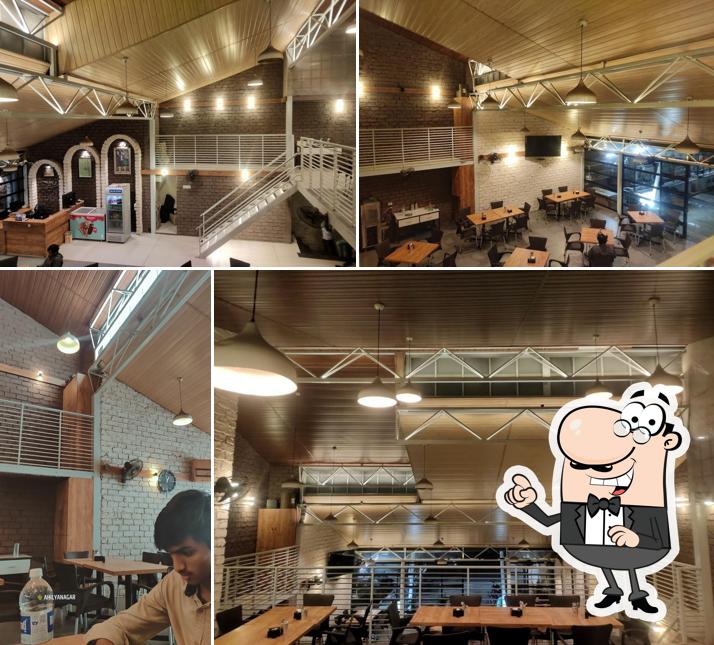 Check out how Hollywood Wholesaler looks inside