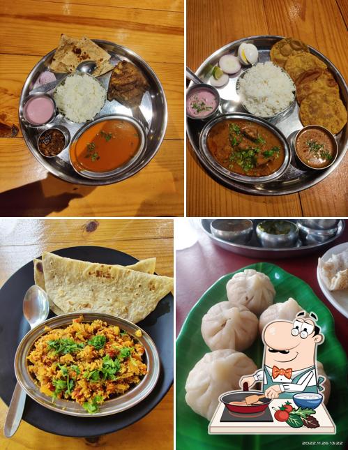 Chicken curry at Hotel Yash Nyahari Niwas