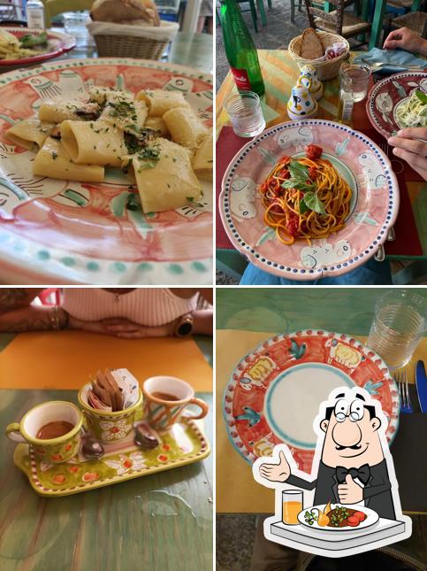 Platti al Ristorante Aglio Olio E Pomodoro