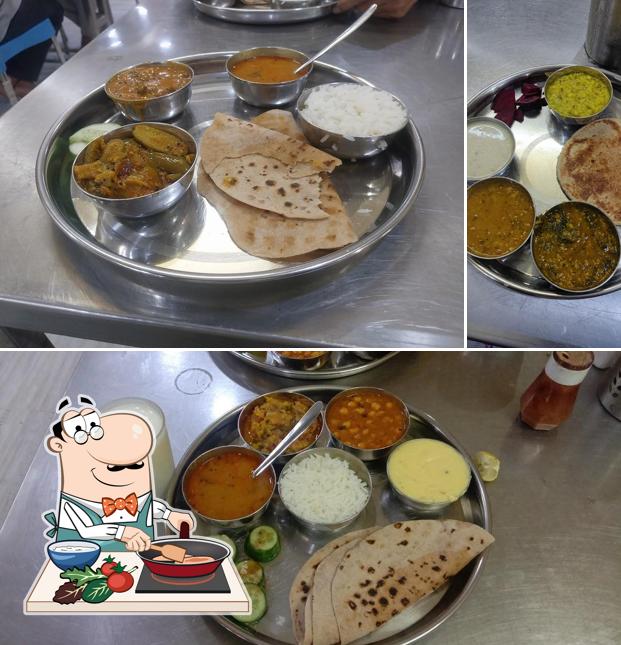 Chicken curry at Swaminarayan bhojanalay