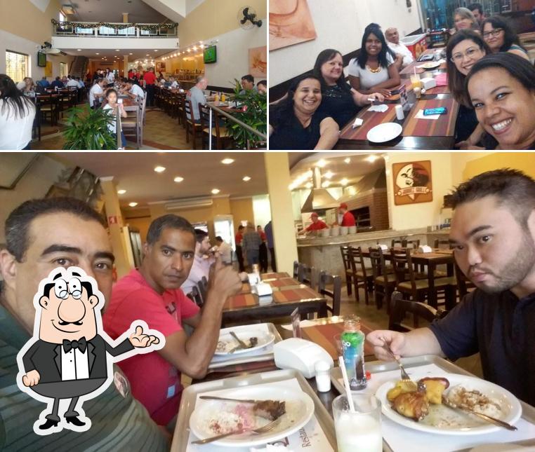 O interior do Juarez Grill - Restaurante e Churrascaria