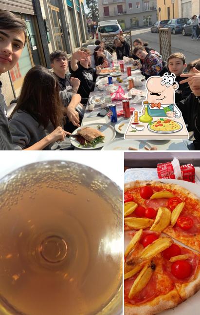 Guarda la immagine che presenta la cibo e esterno di Master Pizza di Lainate