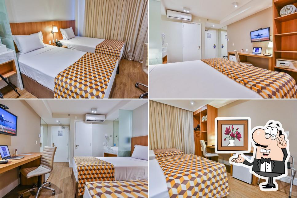 Sente em uma das mesas no Sleep Inn Guarulhos