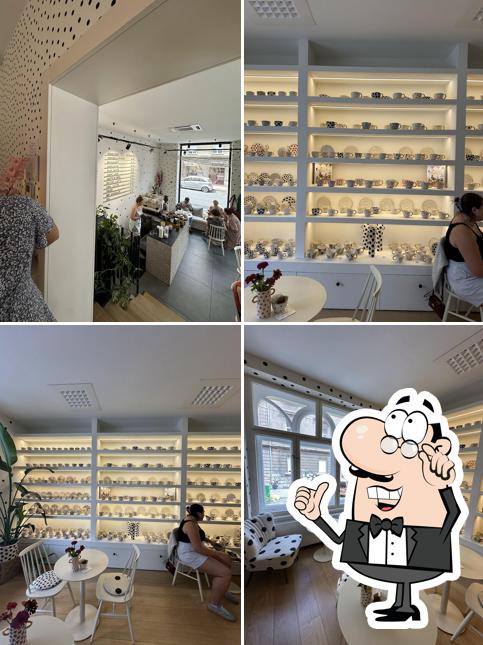 Siediti a un tavolo di ChiaCups Shop&Coffee Bar