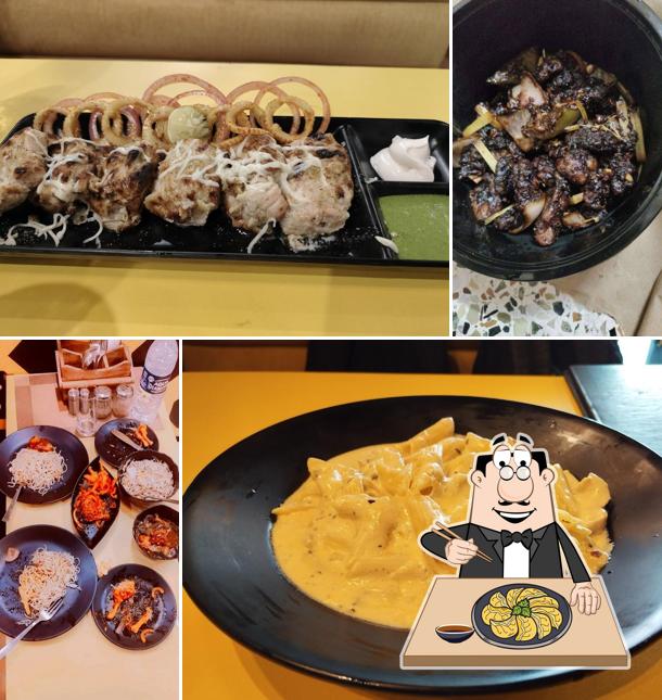 Gyoza at Krishna's Treat On The Street - Sodepur