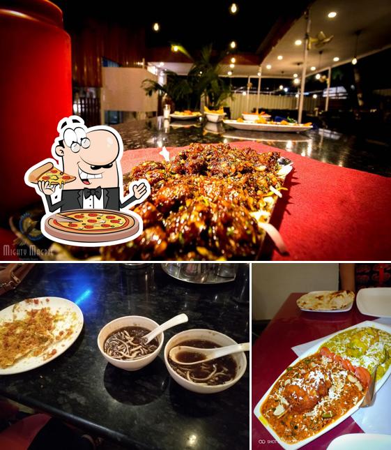 Pick pizza at Hotel Manyavar Pure Veg Family Garden & Restaurant