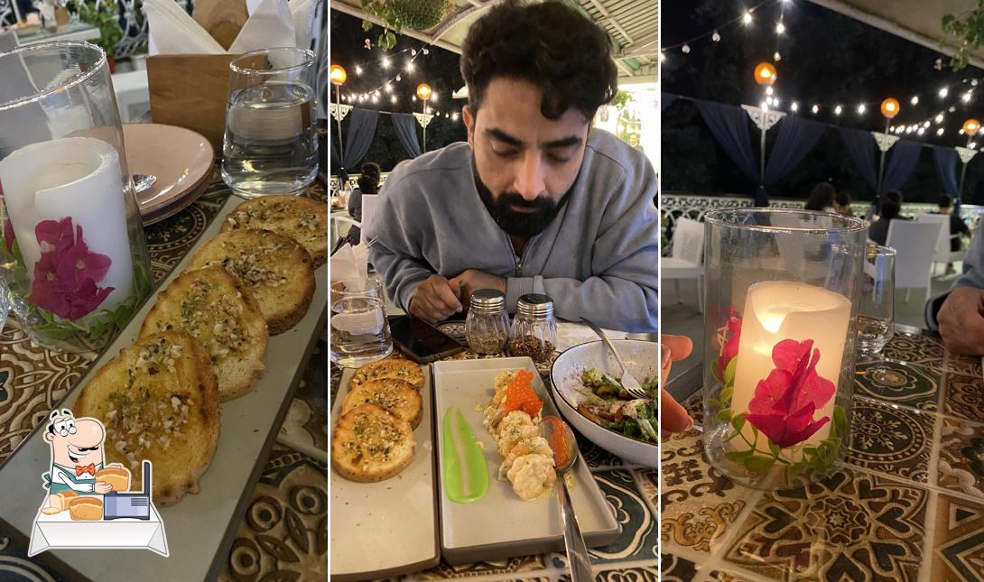 Garlic bread at Kissa