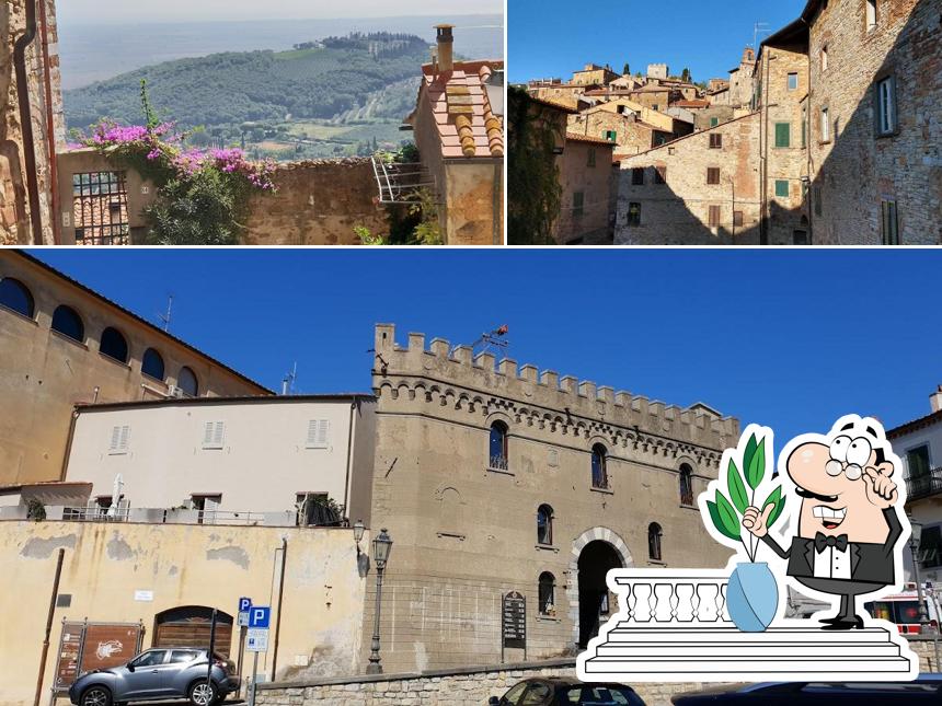 Puoi goderti l'aria fresca da seduto all'esterno di Il Canovaccio