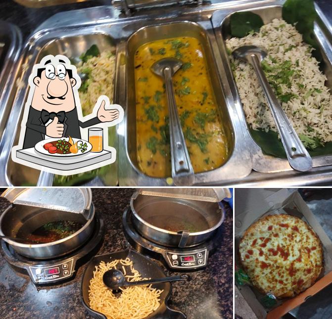 Food at Pizza Buffet - Anand
