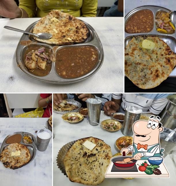 Chicken curry at Bhai Kulwant Singh Kulchian Wale