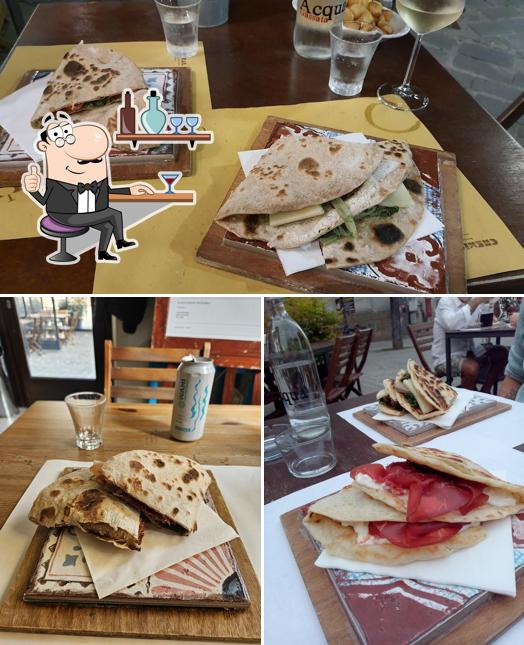 Carducci Piadineria si caratterizza per la interni e cibo