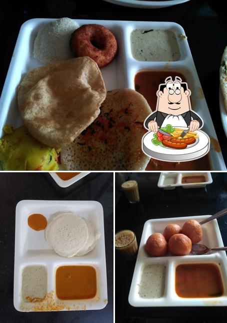 Idli at Hotel Sri Raghavendra