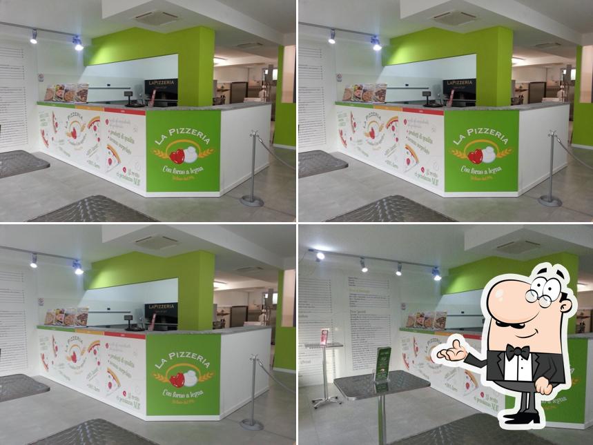 Dai un'occhiata agli interni di Pizzeria La Pizzeria