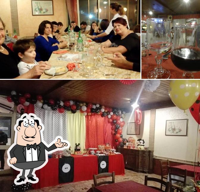 La foto della interni e alcol di La Casa Degli Uccelli