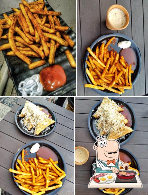 Omelette at Tealogy, Dr. Ambedkar Square