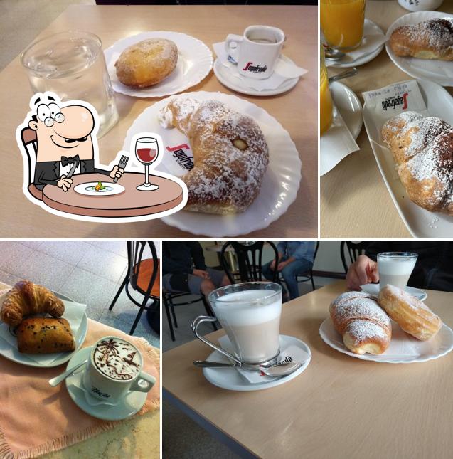 Platti al Cafè Blue Moon Pasticceria