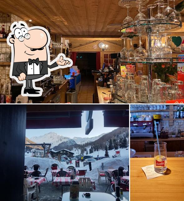 Siediti a un tavolo di Restaurant Les Bergers Chez Benzine