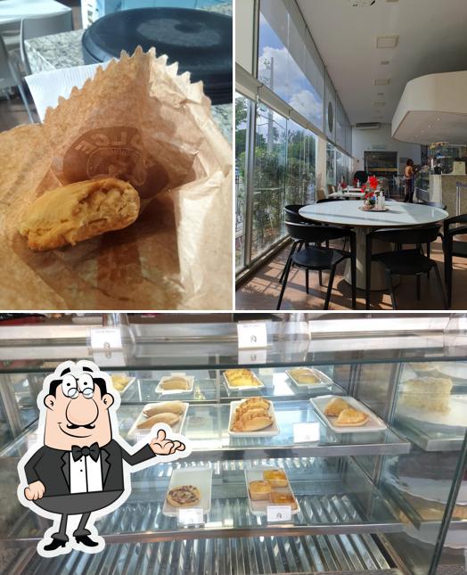 Sente em uma das mesas no Dulce Café