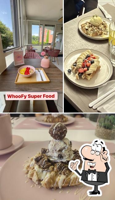 Siediti a un tavolo di WhooFy Gaufres