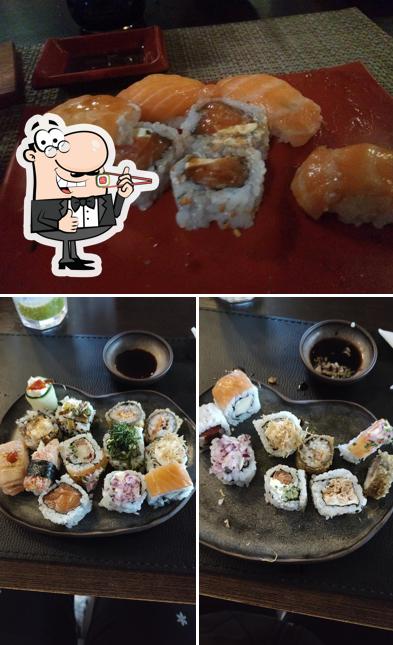 Sushi é um popular item de comida originário do Japão