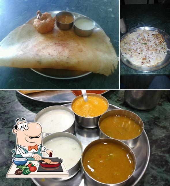 Chicken curry at Mummy's Udupi Hotel