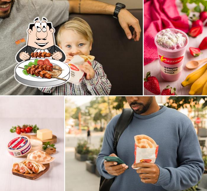 Comida em Mini Kalzone Assaí Atacadista Mister Hull