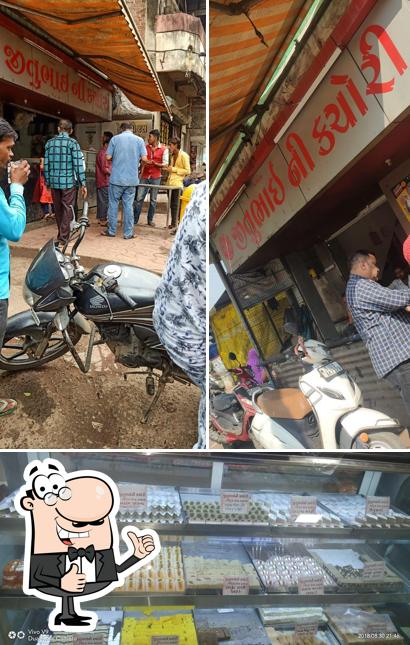 See the image of Jitubhai Ni Kachori