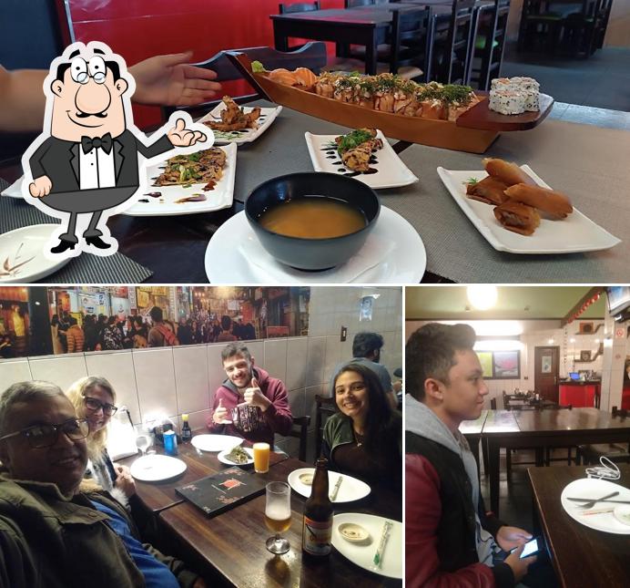 O interior do Tsurukame Restaurante