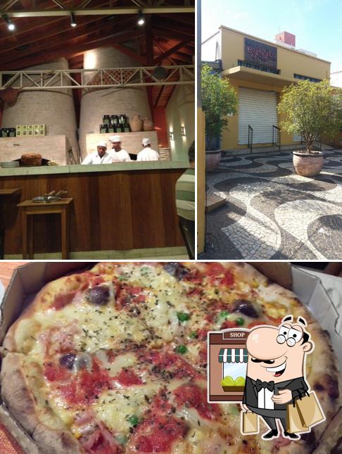 A Espósito Pizzeria se destaca pelo exterior e pizza