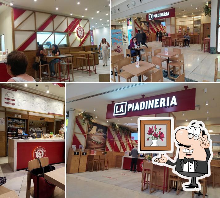 Siediti a un tavolo di La Piadineria