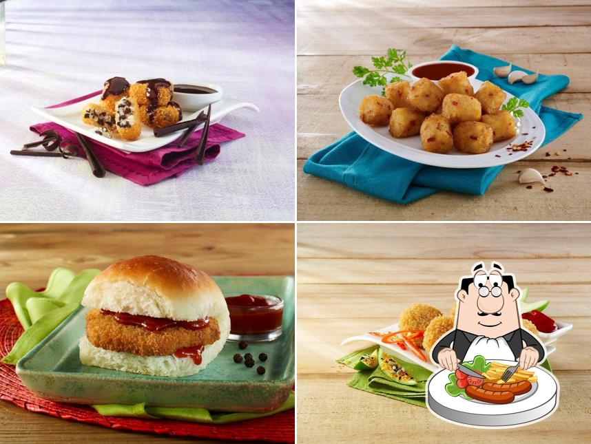 Food at GOLI VADA PAV NO-1