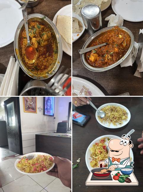 Chicken curry at Hotel Dwarkesh