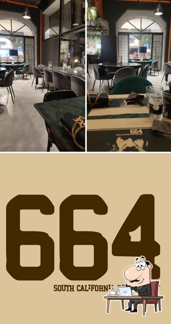 Gli interni di 664 South California Restaurant