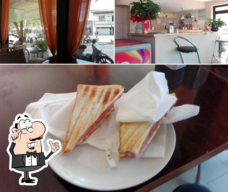 La immagine di interni e sandwich da Opera Prima Bar