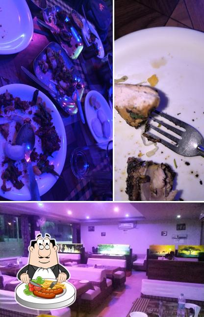 The picture of 4 Seasons’s food and interior