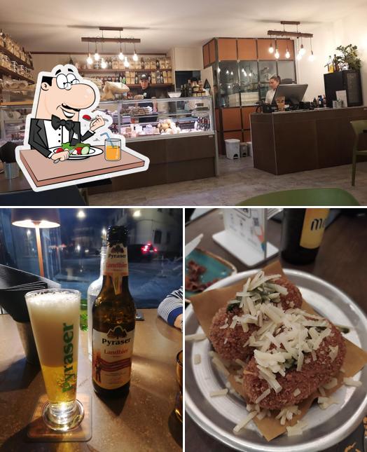 Questa è la foto che mostra la cibo e interni di Pizzificio Santa Lucia
