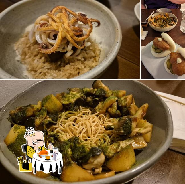 A comida e bebida do restaurante