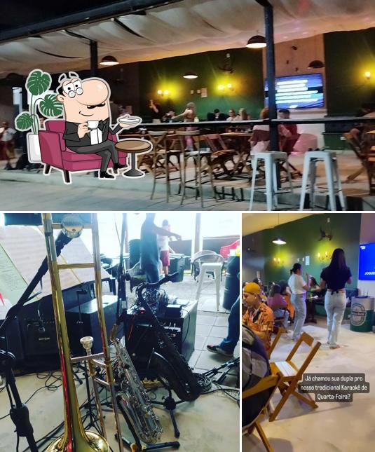 O interior do Fanáticos Karaokê Bar - Ipatinga