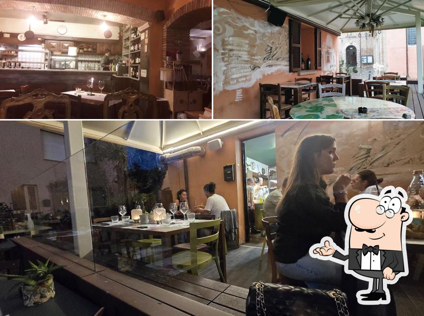 Gli interni di Osteria Angolo Divino Rimini