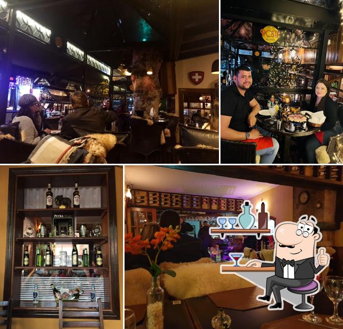 Sente em uma das mesas no Rostie Restaurante Fondue e Pizzaria