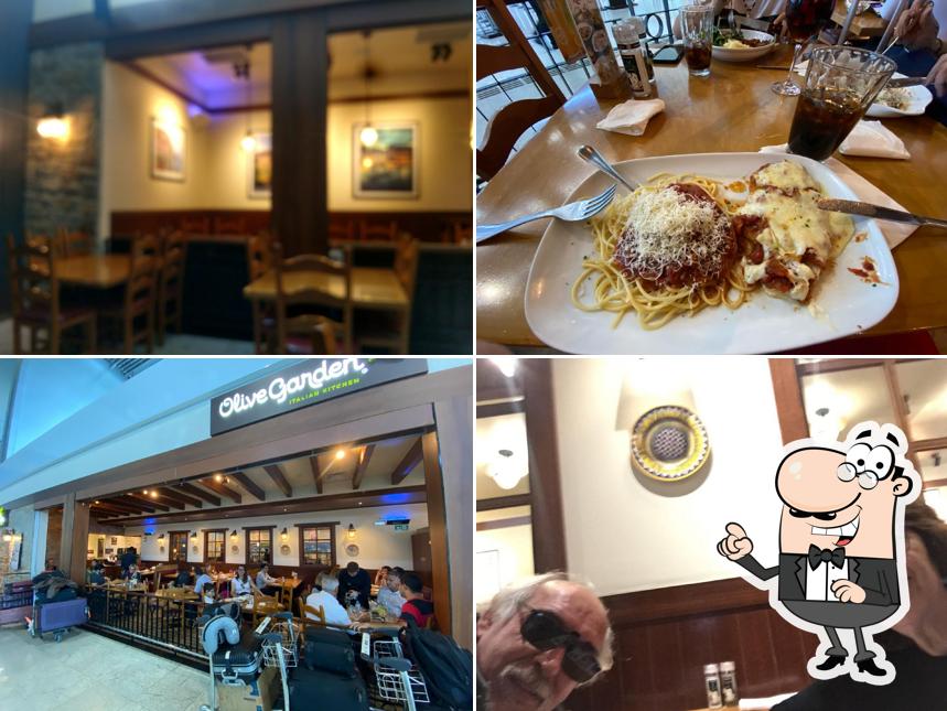 Sente em uma das mesas no Olive Garden (GRU Terminal 3)