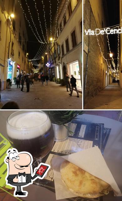 Lo Spaccio Focacce Panini si caratterizza per la esterno e birra