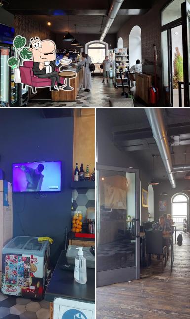 Siediti a un tavolo di Sweet coffee