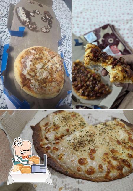 Garlic bread at Domino's Pizza Suncity Mall, Gurgaon