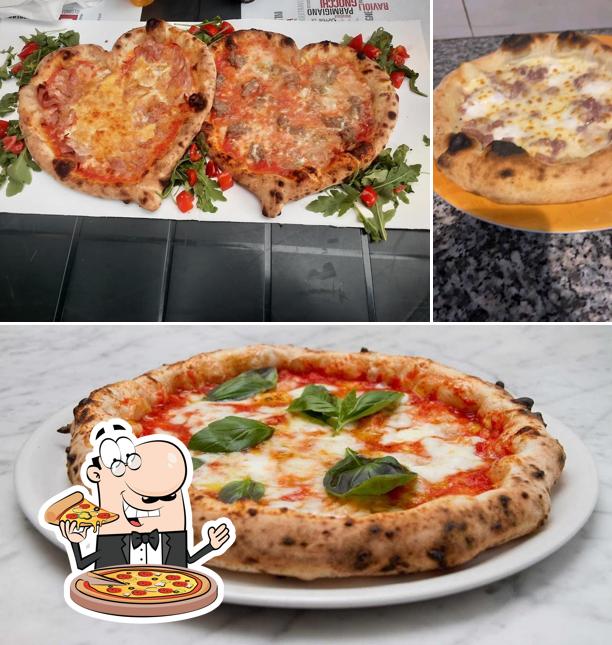 A Pizzeria Roma 81 di Ceravolo Fabiana, puoi ordinare una bella pizza