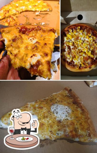 Cheese pizza at La Pino’z Pizza - Pal Gam