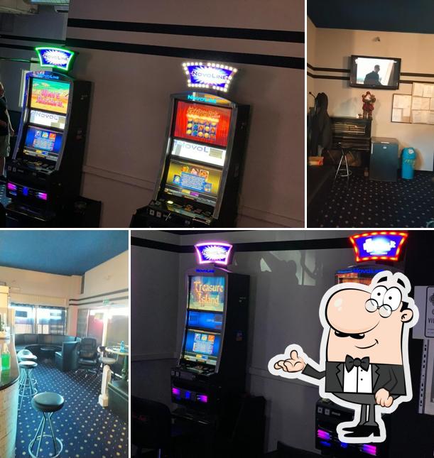 Dai un'occhiata agli interni di Cherry slot